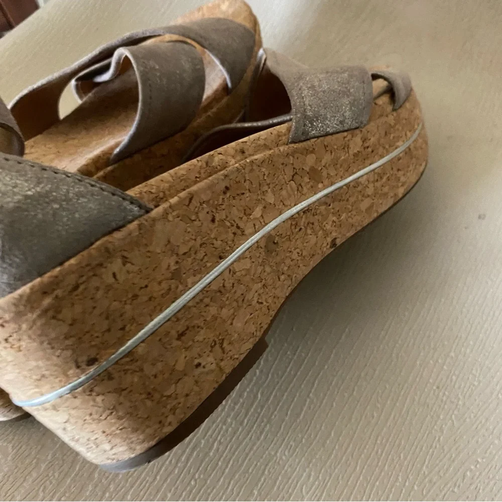Johnston & Murphy Gigi Pewter Metallic  Suede Cross-Band Sandals 9.5m comfort